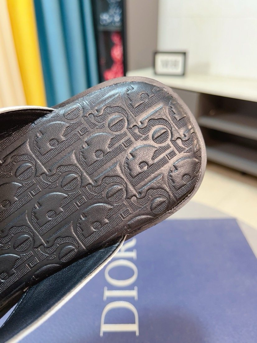 Dior Patterned Strap Thong Sandals - Textured Outsole
