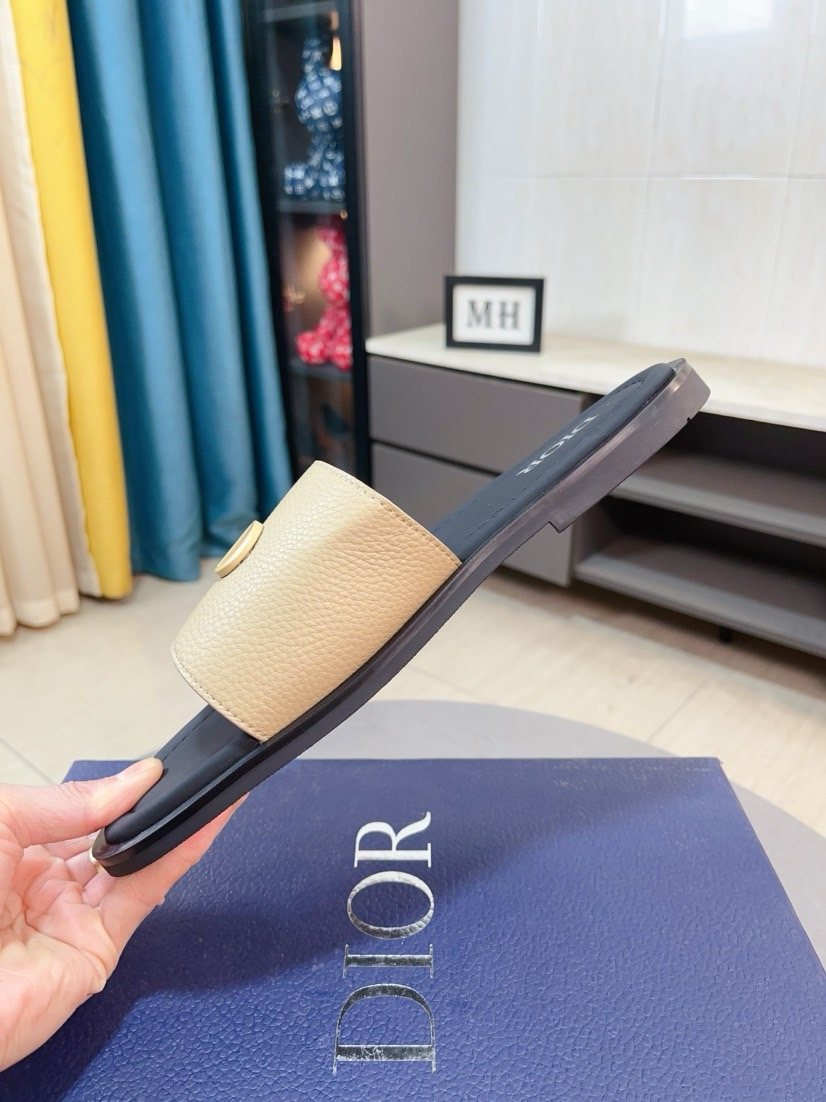 Dior Men's Textured Buckle Slide Sandals